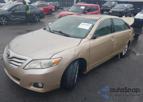2011 Toyota Camry Xle z USA, uszkodzony, nr VIN 4T1BF3EK9BU690809